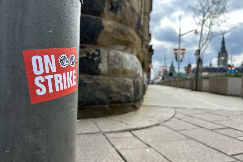 PSAC strike Day 9 April 27, 2023