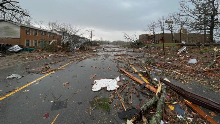 Tornadoes tear through central US