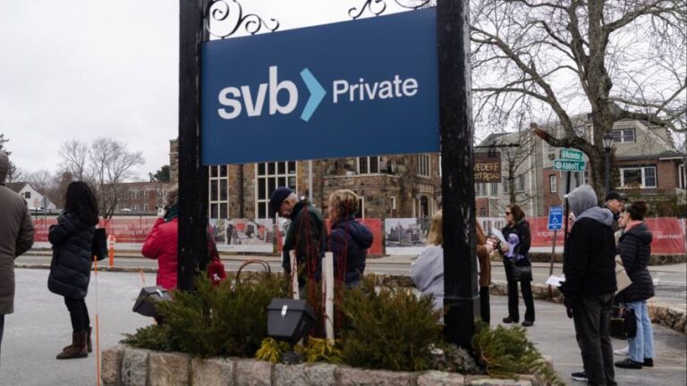 SVB discussed selling up to $20bn in bonds months before bank run