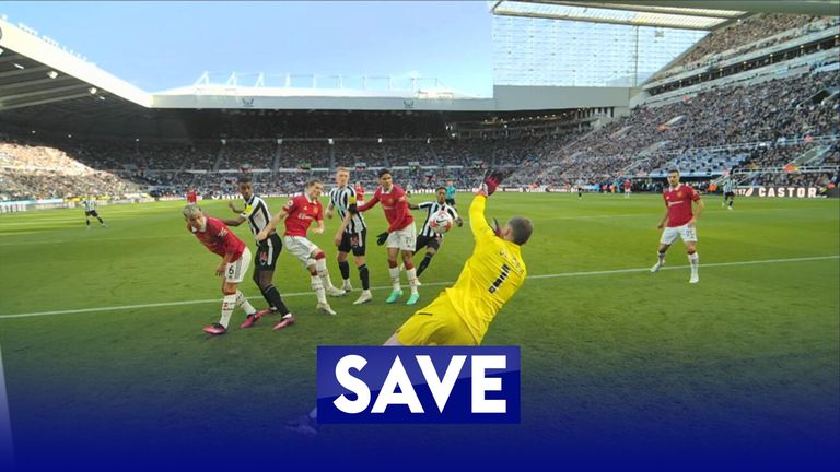 ‘How has that not gone in?!’ | David De Gea makes instinctive double save | Video | Watch TV Show