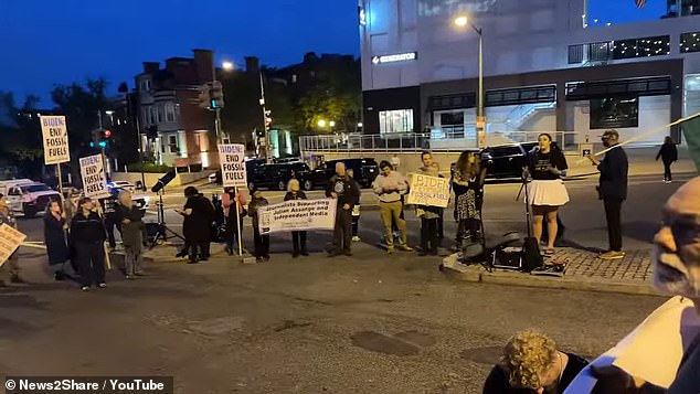 Protesters fail to stop guests from entering White House Correspondents’ Dinner