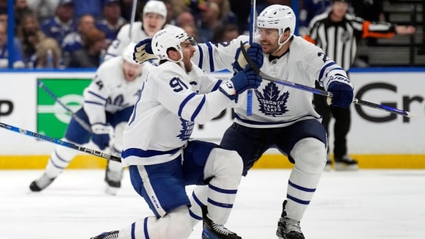 Maple Leafs win 1st playoff series in 19 years with OT victory over Lightning in Game 6