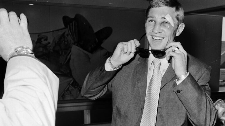 Ken Buchanan, former undisputed world lightweight boxing champion, dies at age of 77 | Boxing News