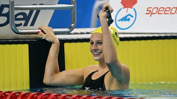 Summer McIntosh sets another world record at Canadian swimming trials, this time in 400m individual medley