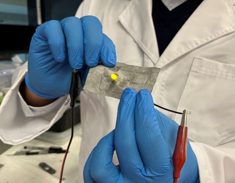 Super-charged textile repairs itself, monitors heart rhythm