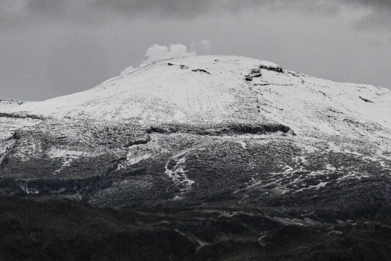 Colombia urges evacuation near volcano