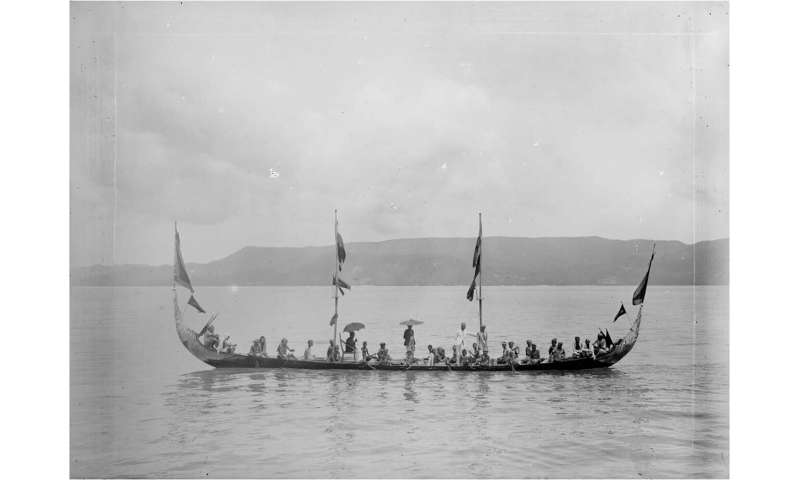 Archaeologists identify Moluccan boats that may have visited Australia from Indonesia on NT rock art drawings