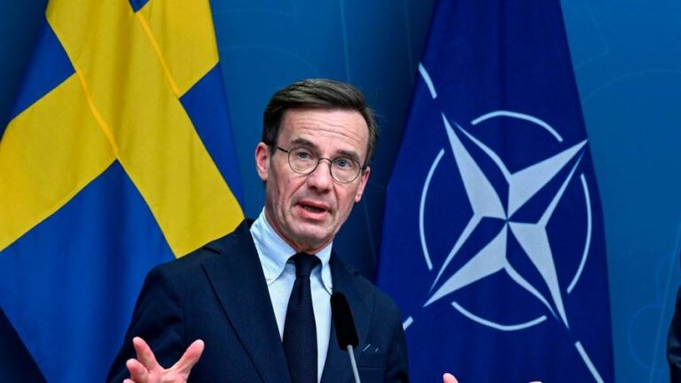 West steps up pressure on Turkey to admit Sweden into Nato