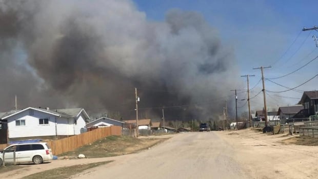 La Loche, Sask., evacuating more at-risk residents again due to wildfire concerns