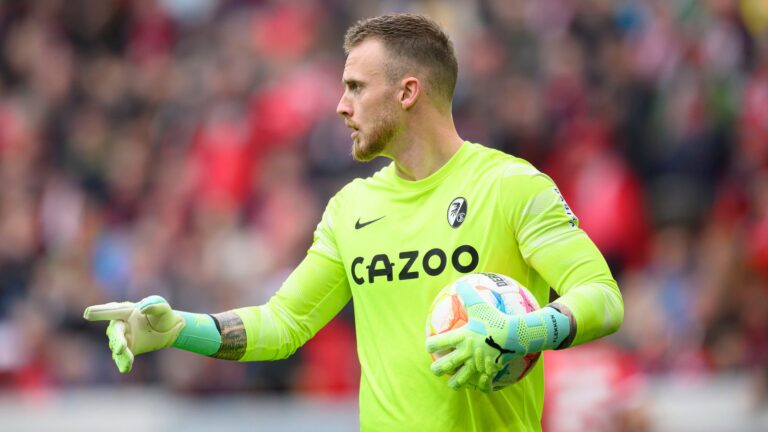 Mark Flekken: Brentford sign Freiburg goalkeeper in £11m deal as David Raya price set at £40m | Football News