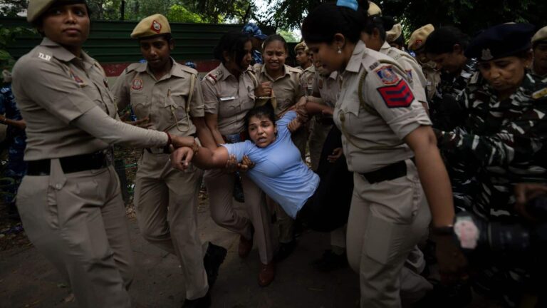 Violent crackdowns in India as elite female wrestlers protest sexual harassment