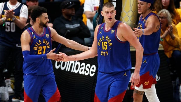 Jokic, Canada’s Murray lead Nuggets past Heat in Game 1 of NBA Finals