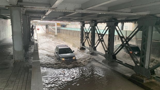 Alberta emergency alert issues tornado warning for parts of Alberta