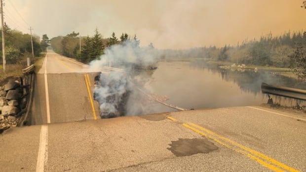 Shelburne County blaze ‘rolling like a freight train,’ more evacuations ordered Wednesday