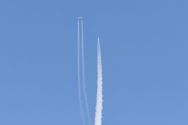 After long wait, Virgin Galactic begins commercial spaceflights