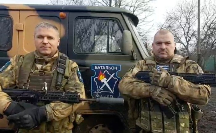 Two soldiers from the Gazprom-linked Fakel battalion