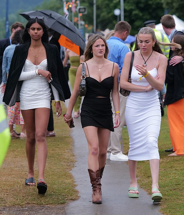 As the rowing came to an end, revellers braved the heavy rain and enjoyed more drinking