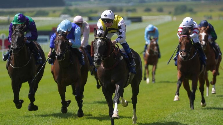 Commanche Falls wins the Dash at the Curragh