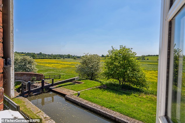 The property sits alongside the Oxford Canal, with the seller saying that there are often boats that pass by