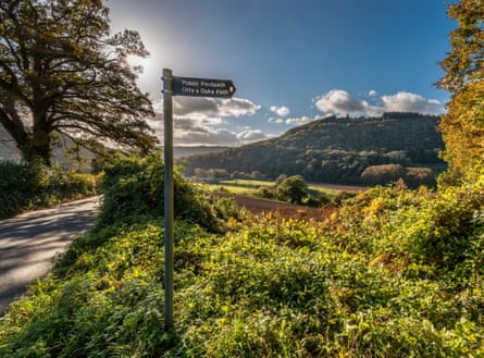 Signpost marking Offa’s Dyke Path in Wye Valley