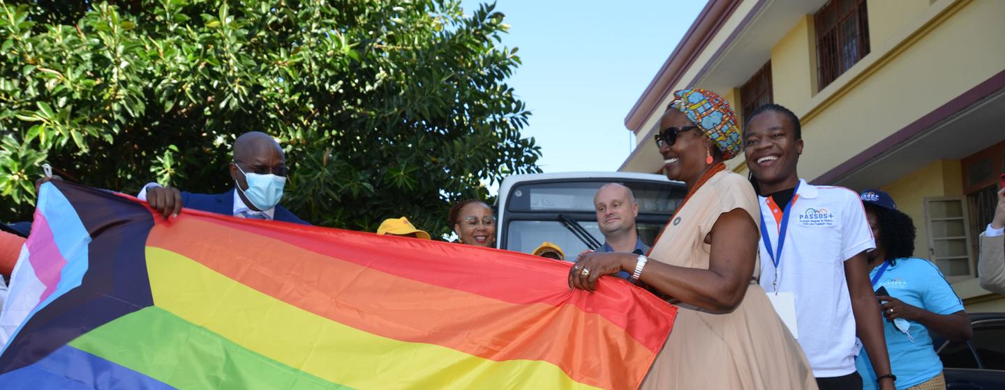 Michel Kouakou (left), UNAIDS Country Director Mozambique, and UNAIDS Executive Director Winnie Byanyima in Maputo, Mozambique in June 2023.