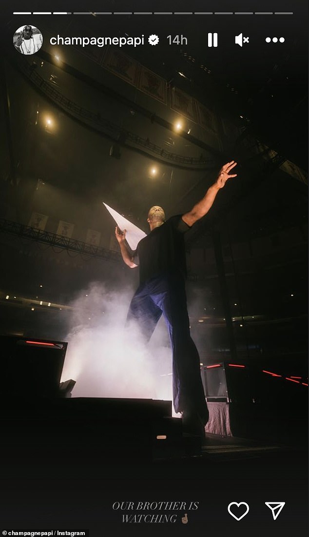 Elsewhere, an enormous statue of Virgil Abloh towered over the stage