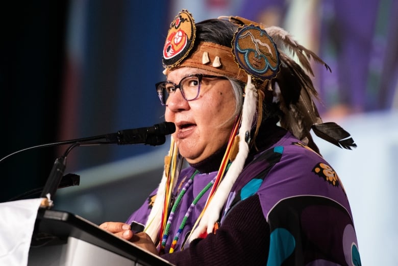 Archibald address delegates wearing her AFN headdress.