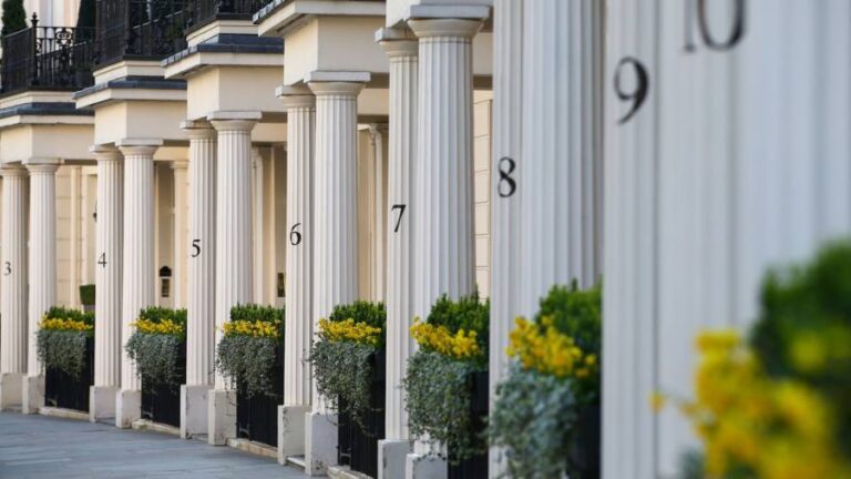 Cash buyers snapping up more high-end London property, research shows