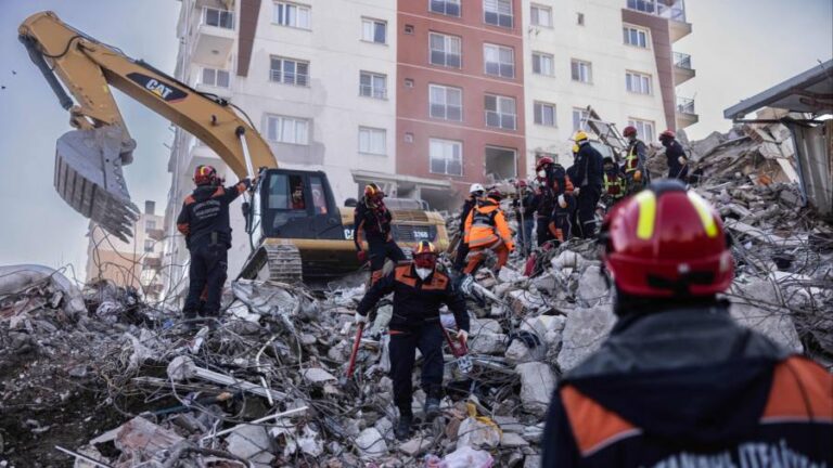 Turkey lifts taxes to help pay for earthquake rebuild