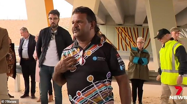 Aboriginal smoking ceremony dispute delays Mitchell Freeway extension opening in Perth