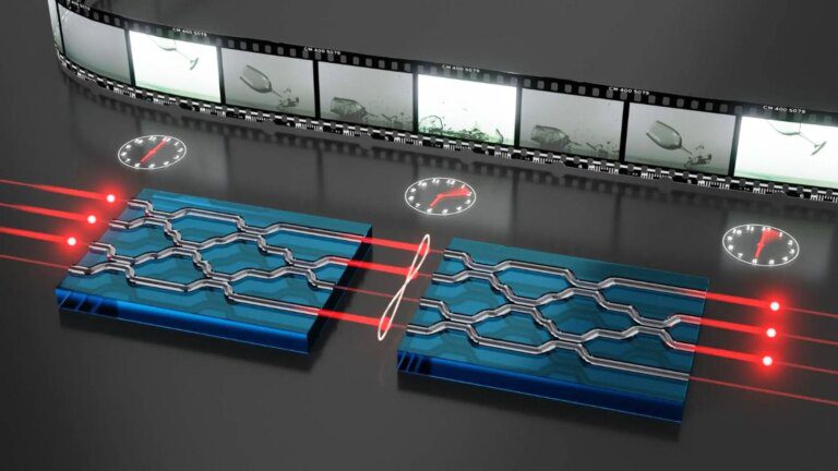 Time Reversal Photonics Experiment Resolves Quantum Paradox