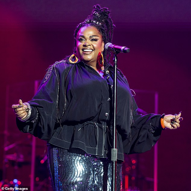 R&B singer Jill Scott is slammed for savaging the US National Anthem