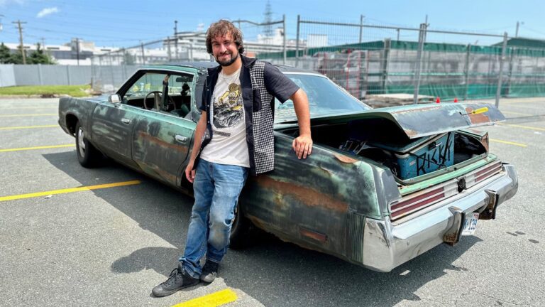 Ontario man drives his replica of the $#!tmobile from Trailer Park Boys to N.S.