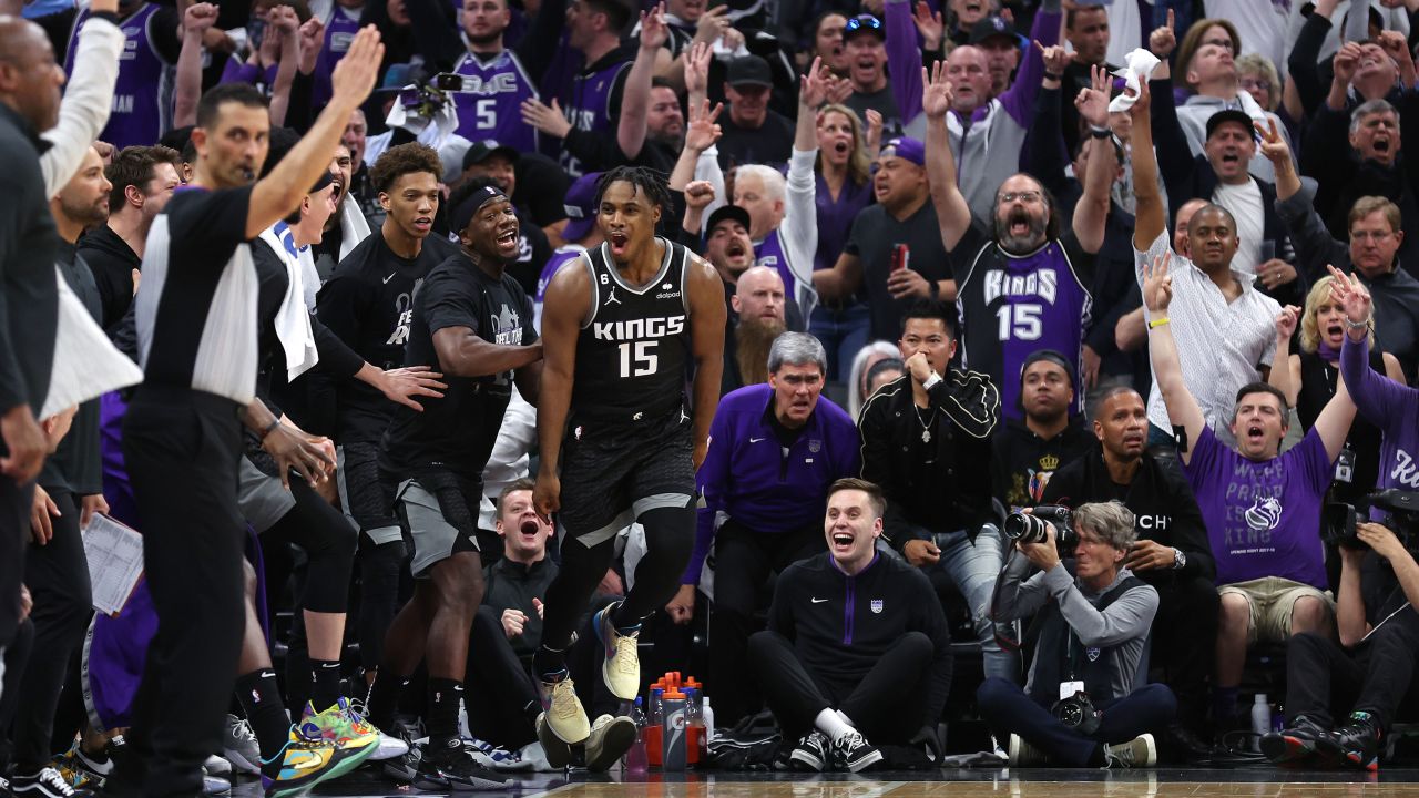 Mitchell reacts after making a three-pointer against the Warriors in the fourth quarter.