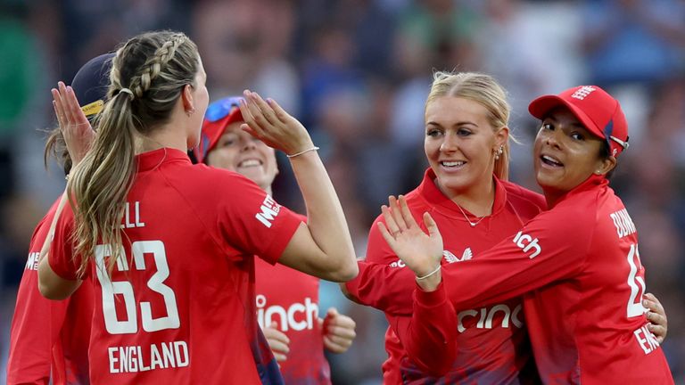 England celebrate Sarah Glenn&#39;s dismissal of Australia captain Alyssa Healy in the second T20I (PA Images)