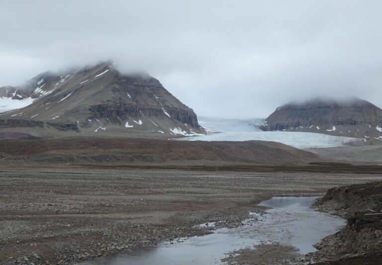 Arctic dust found to be a major source of particles that form ice crystals in Arctic low-level clouds