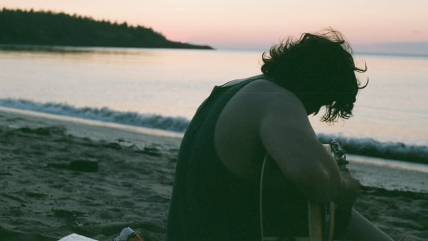 How a Sandy Cove sunset inspired Québécois musician Matt Holubowski