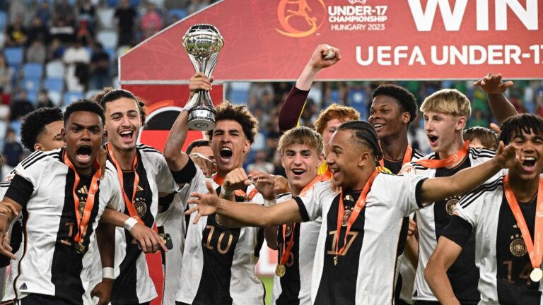 Virtual reality helps Germany U17 team win European Championship as players use VR goggles to improve scanning | Football News