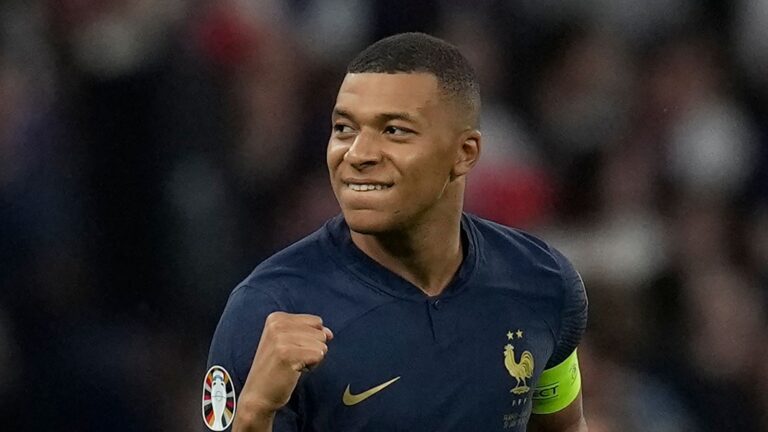 Kylian Mbappe: Paris Saint Germain warn forward his team-mates will be sold if he tries to leave for free next summer | Transfer Centre News