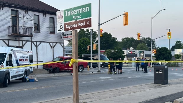 1 child dead, woman critically injured after 5 pedestrians struck in St. Thomas, Ont.