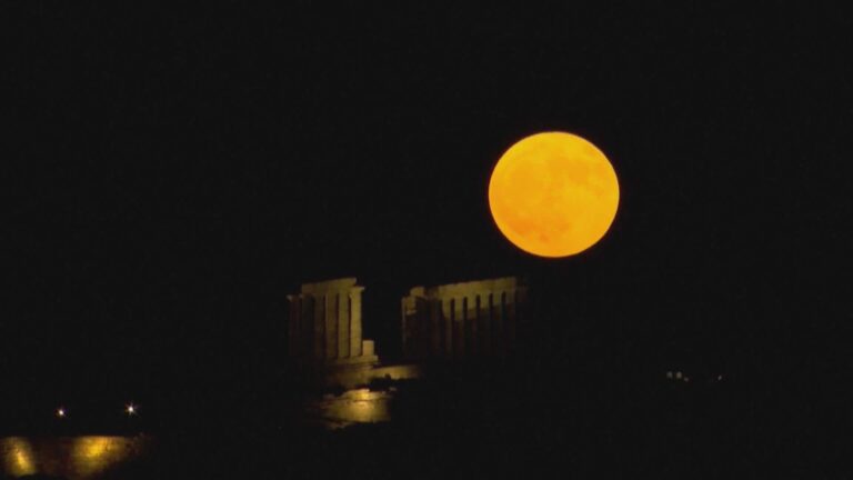 Supermoon shines over ancient Greek temple