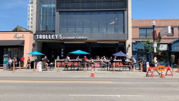 As Canadian cities make pandemic patios permanent, experts call for clear standards