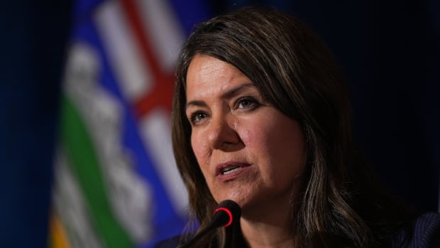 Alberta Premier Smith says she feels ‘vindicated’ after CBC posts editor’s note on Coutts stories