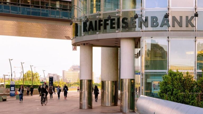 Raiffeisen Bank boosts pay for Russian staff by €200mn