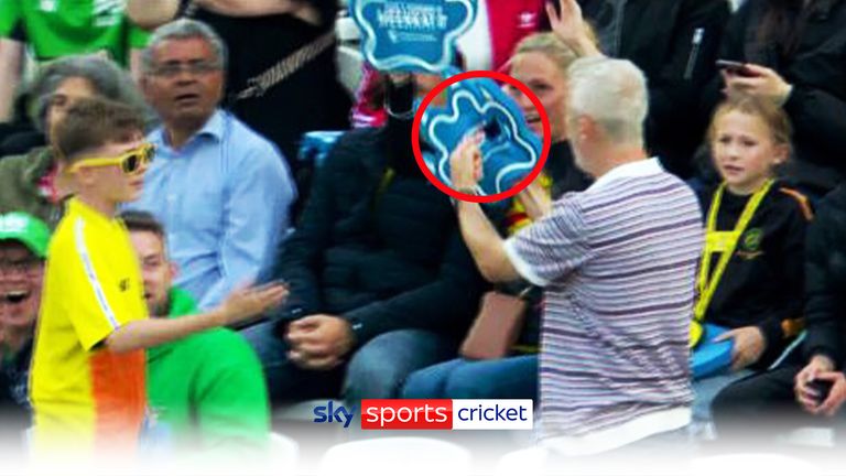 Hain six punctures hole in fan&#39;s foam hand!