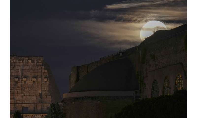 Photos: The first supermoon in August rises around the world