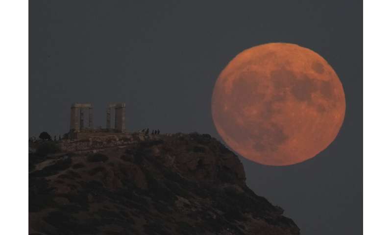 Rare blue supermoon dazzles stargazers around the globe