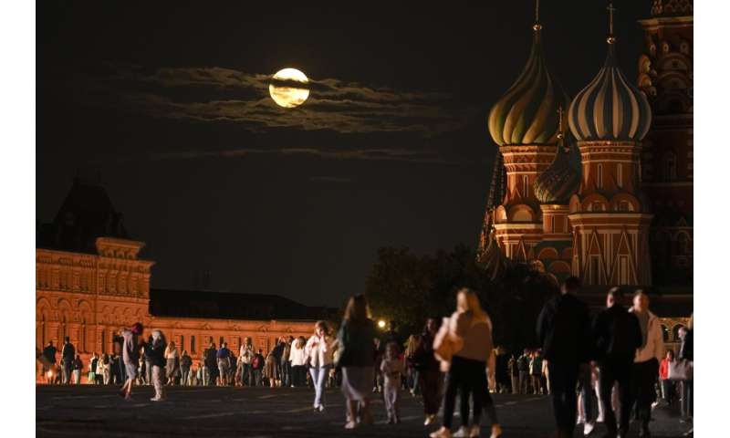 Rare blue supermoon dazzles stargazers around the globe