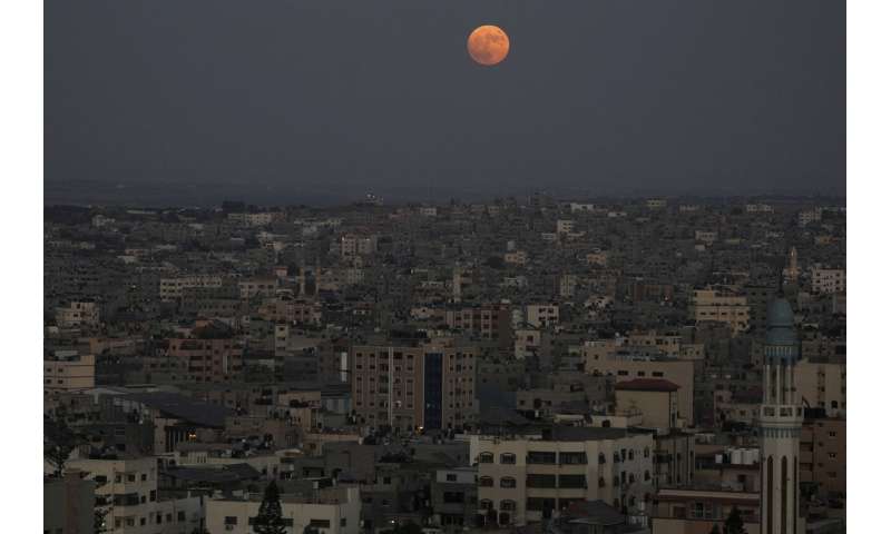 Rare blue supermoon dazzles stargazers around the globe