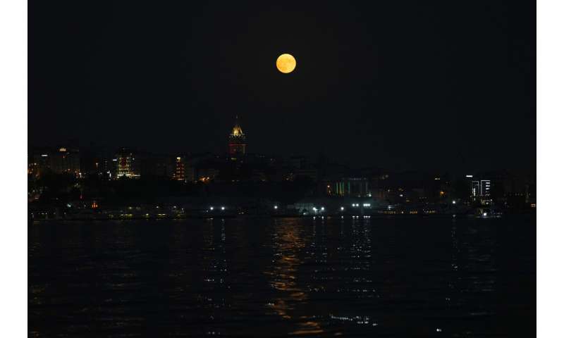 Rare blue supermoon dazzles stargazers around the globe